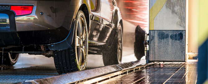 Cleaning of car in automatic car wash